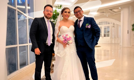 Wedding Planner acompañando una feliz pareja, en su fiesta de bodas